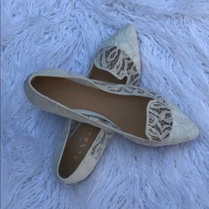 Lace pointy toe flats